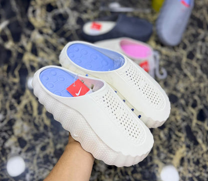 Mules Homme Confort & Style

✨ Description

Mules pour homme élégantes et ultra-confortables, idéales pour un usage quotidien.
Légères, pratiques et faciles à porter, elles