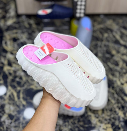 Mules Homme Confort & Style

✨ Description

Mules pour homme élégantes et ultra-confortables, idéales pour un usage quotidien.
Légères, pratiques et faciles à porter, elles