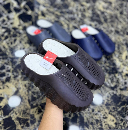 Mules Homme Confort & Style

✨ Description

Mules pour homme élégantes et ultra-confortables, idéales pour un usage quotidien.
Légères, pratiques et faciles à porter, elles