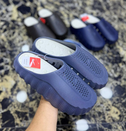 Mules Homme Confort & Style

✨ Description

Mules pour homme élégantes et ultra-confortables, idéales pour un usage quotidien.
Légères, pratiques et faciles à porter, elles